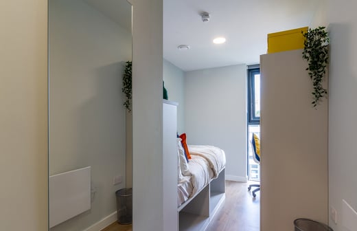 Gold En Suite